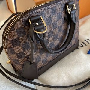 NEW!! Louis Vuitton Alma BB Hand / Crossbody Bag (NEVER USED / STILL IN DUSTBAG)